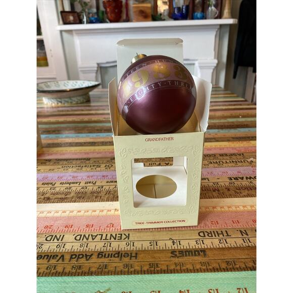 Hallmark Keepsake Christmas Glass Ball 1983 Ornament Vintage Box - Picture 3 of 12